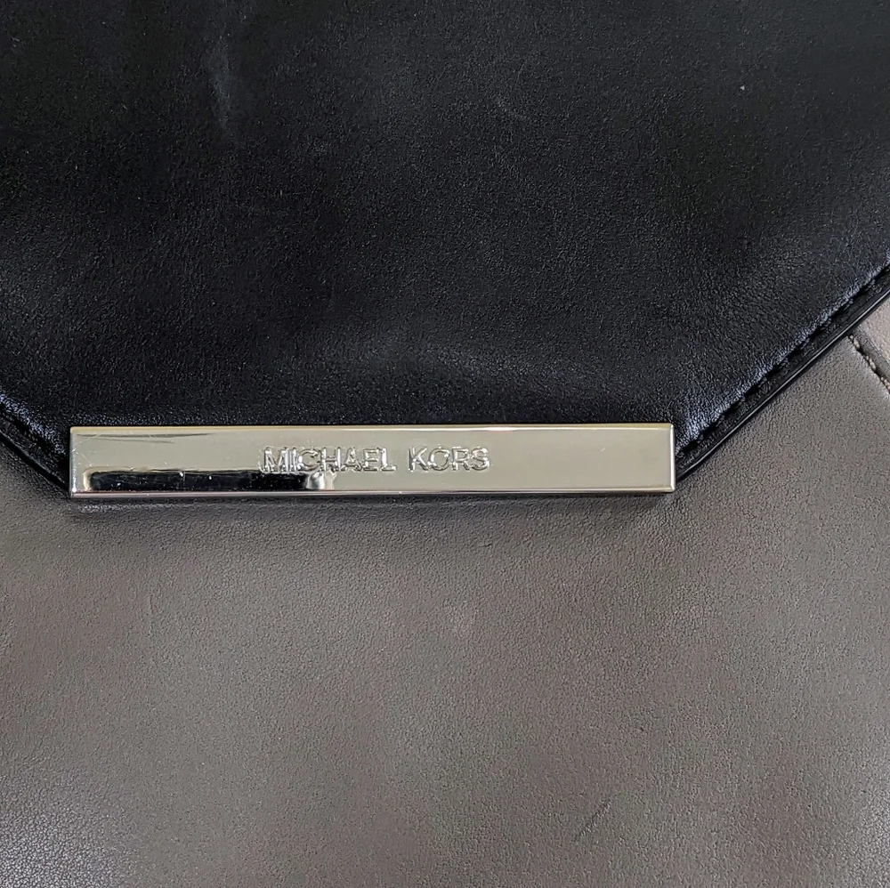 Michael Kors Evening Envelope Clutch Shoulder Handbag w/Chain.   Leather - Picture 8 of 14